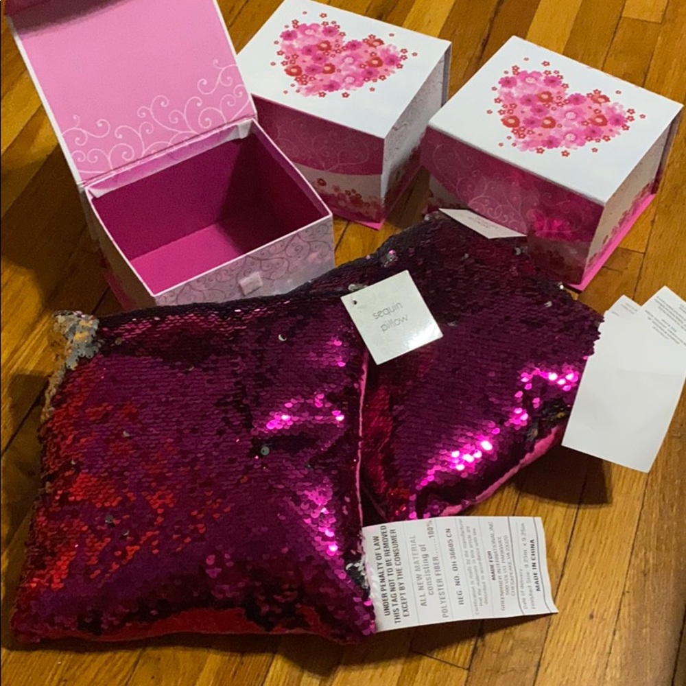 Gift bundle - Picture 2 of 2